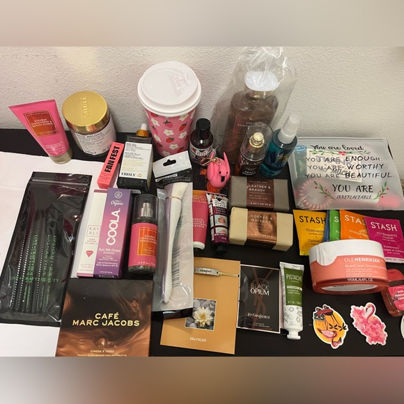 FABFITFUN Ulta mystery reseller box haul lot bundle subscription makeup 10pc nwt - Picture 4 of 16